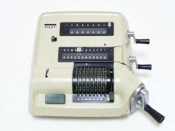 Pilot P-3 Japanese Portable Mechanical Calculator Pilot Business Machine Co.